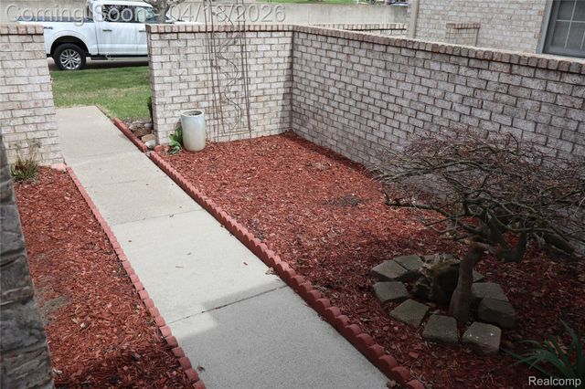 13500 Wyndemere Circle, Sterling Heights, MI 48313