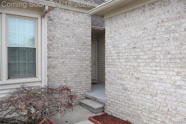 13500 Wyndemere Circle, Sterling Heights, MI 48313