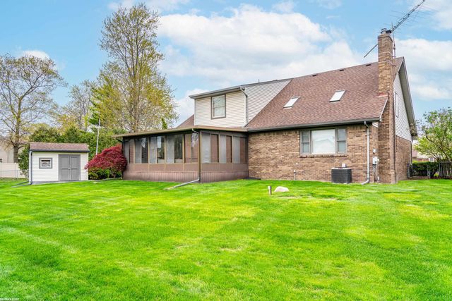 47799 Farmbrook Court, Chesterfield, MI 48051