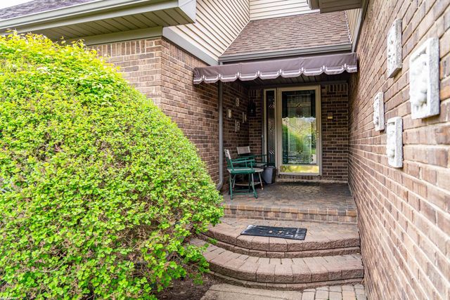 47799 Farmbrook Court, Chesterfield, MI 48051