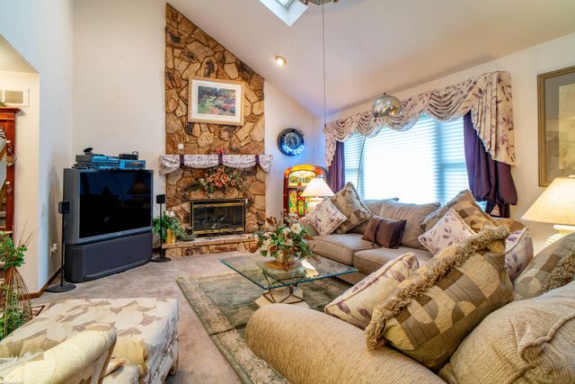 47799 Farmbrook Court, Chesterfield, MI 48051