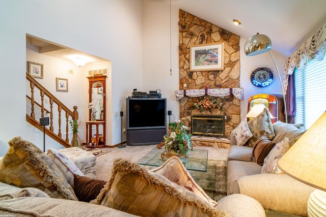 47799 Farmbrook Court, Chesterfield, MI 48051