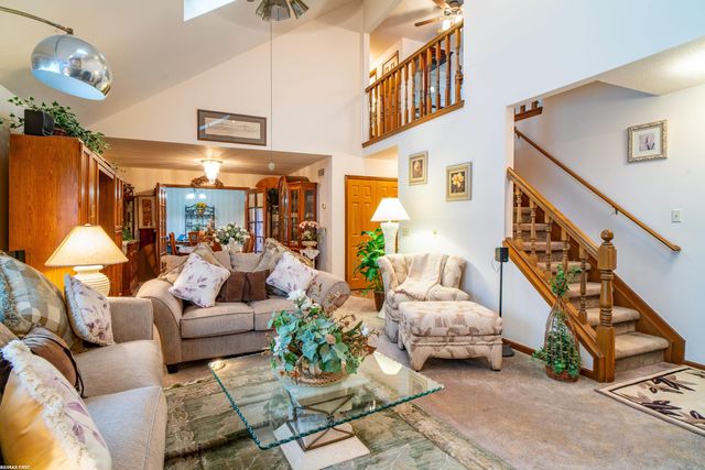 47799 Farmbrook Court, Chesterfield, MI 48051