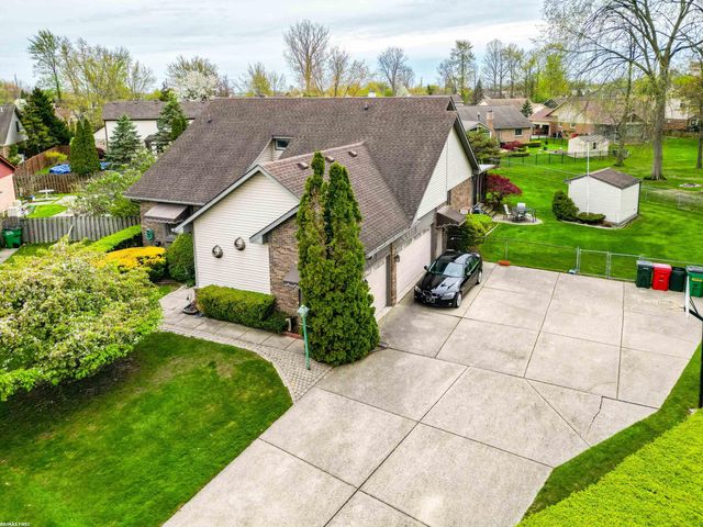 47799 Farmbrook Court, Chesterfield, MI 48051