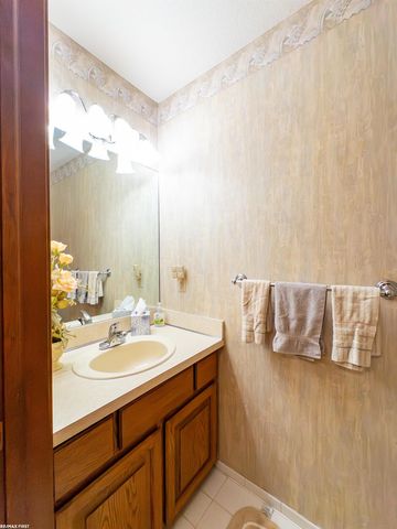 47799 Farmbrook Court, Chesterfield, MI 48051