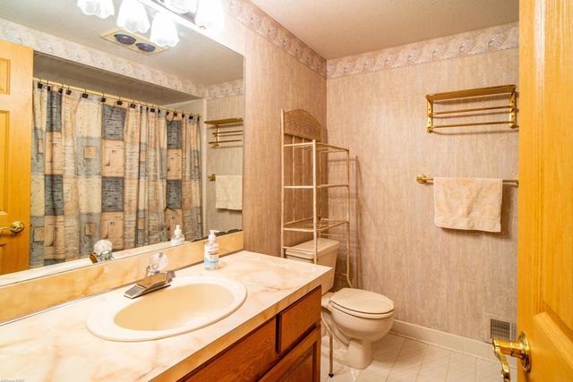 47799 Farmbrook Court, Chesterfield, MI 48051