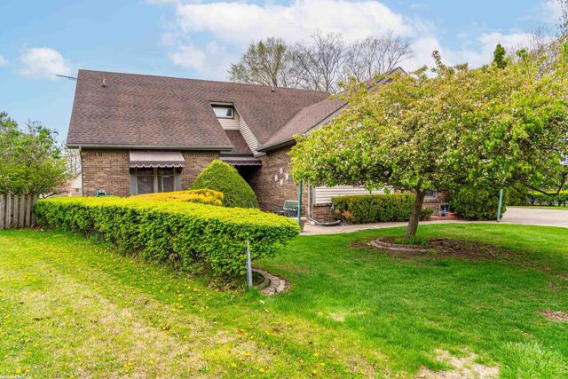 47799 Farmbrook Court, Chesterfield, MI 48051
