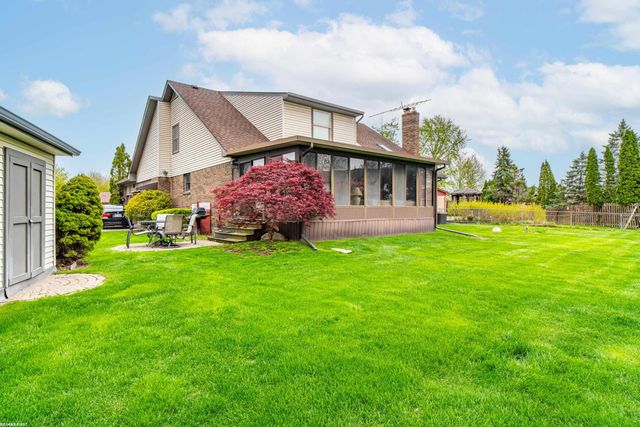 47799 Farmbrook Court, Chesterfield, MI 48051
