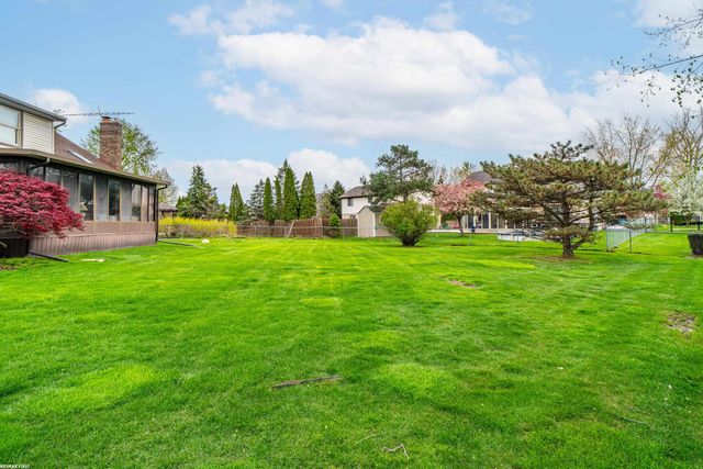 47799 Farmbrook Court, Chesterfield, MI 48051