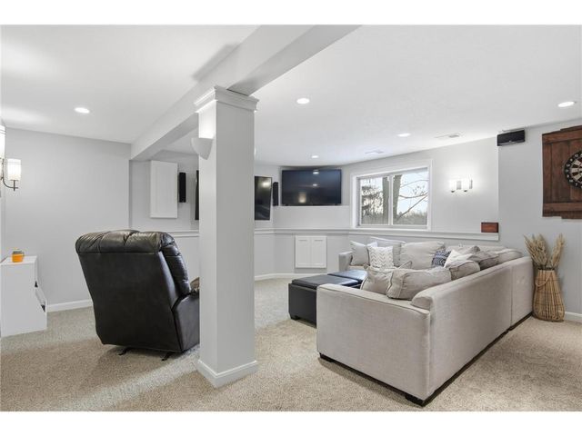 9953 Starlight Drive, Saint Paul, MN 55125
