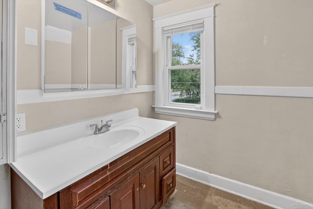 1118 E Holland Avenue, Saginaw, MI 48601