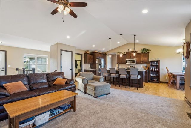 2095 Fieldcrest Ln, Ely, IA 52227