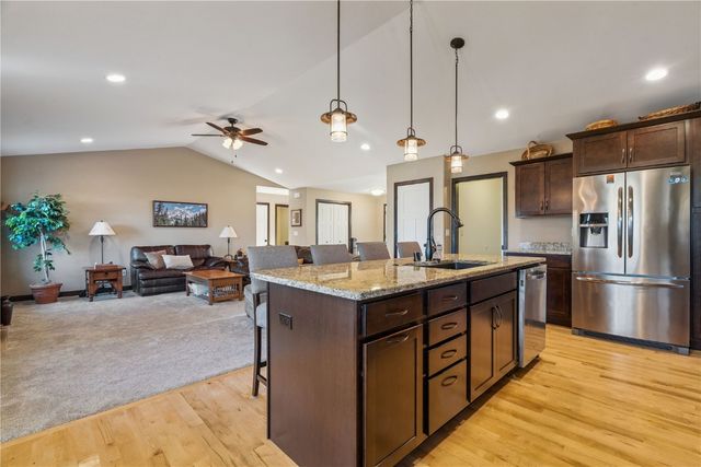 2095 Fieldcrest Ln, Ely, IA 52227