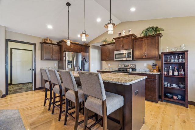 2095 Fieldcrest Ln, Ely, IA 52227