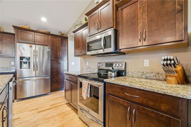 2095 Fieldcrest Ln, Ely, IA 52227