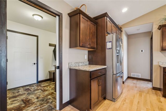 2095 Fieldcrest Ln, Ely, IA 52227