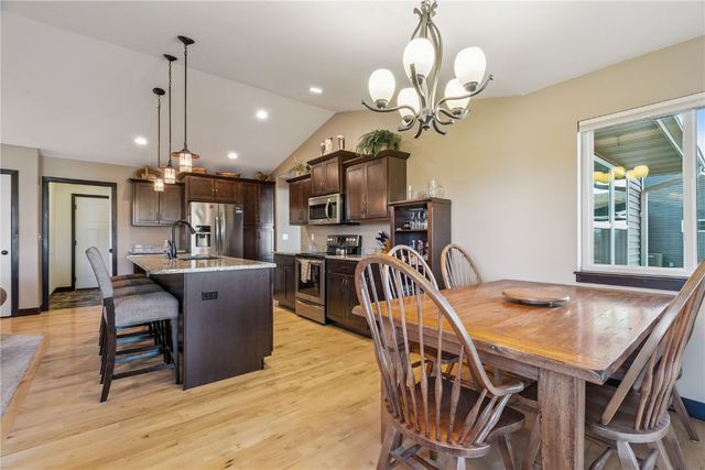 2095 Fieldcrest Ln, Ely, IA 52227