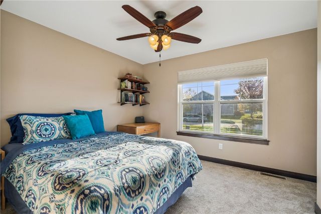 2095 Fieldcrest Ln, Ely, IA 52227