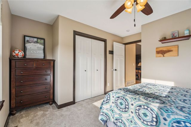 2095 Fieldcrest Ln, Ely, IA 52227