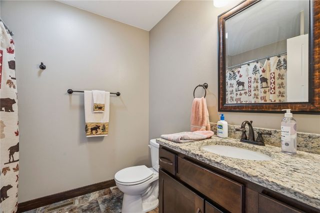 2095 Fieldcrest Ln, Ely, IA 52227