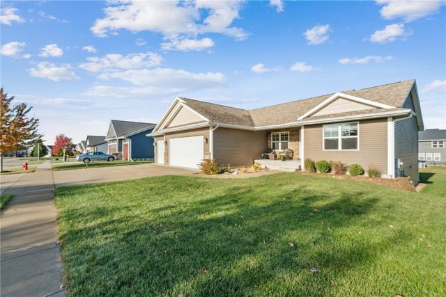 2095 Fieldcrest Ln, Ely, IA 52227