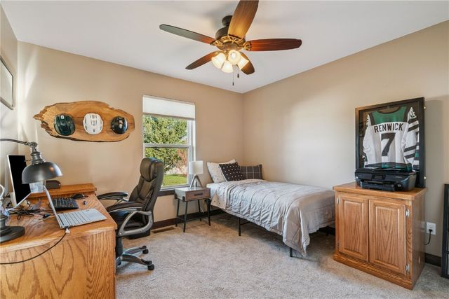 2095 Fieldcrest Ln, Ely, IA 52227