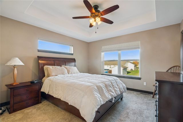 2095 Fieldcrest Ln, Ely, IA 52227