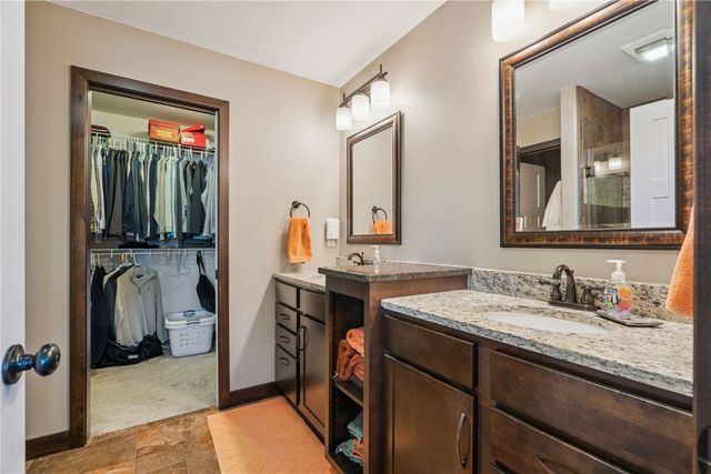 2095 Fieldcrest Ln, Ely, IA 52227