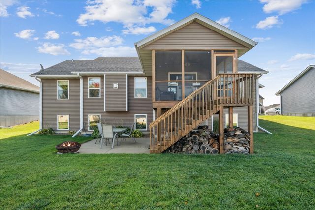 2095 Fieldcrest Ln, Ely, IA 52227