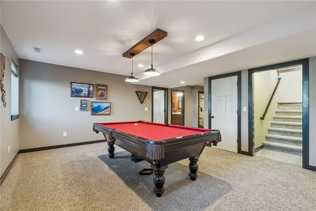 2095 Fieldcrest Ln, Ely, IA 52227