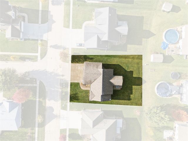 2095 Fieldcrest Ln, Ely, IA 52227