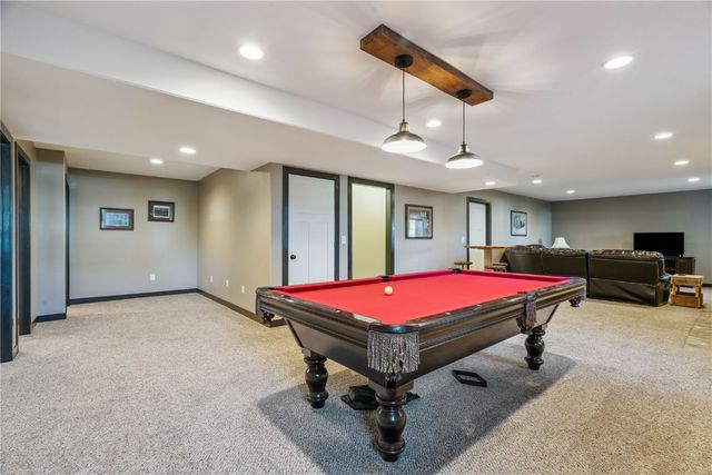 2095 Fieldcrest Ln, Ely, IA 52227