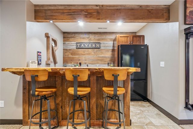 2095 Fieldcrest Ln, Ely, IA 52227