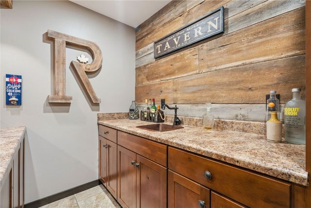 2095 Fieldcrest Ln, Ely, IA 52227