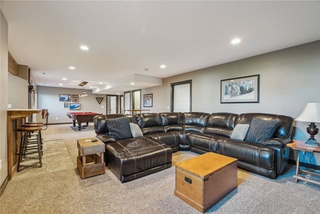 2095 Fieldcrest Ln, Ely, IA 52227