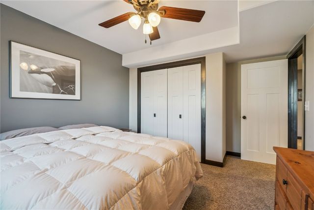 2095 Fieldcrest Ln, Ely, IA 52227