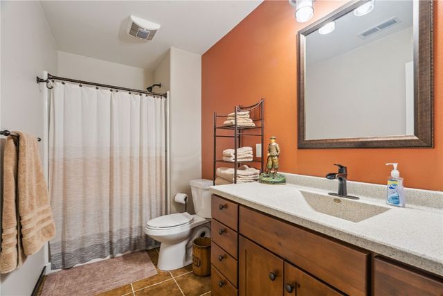 2095 Fieldcrest Ln, Ely, IA 52227