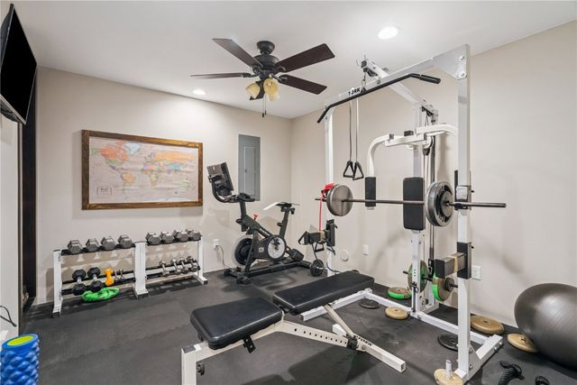 2095 Fieldcrest Ln, Ely, IA 52227