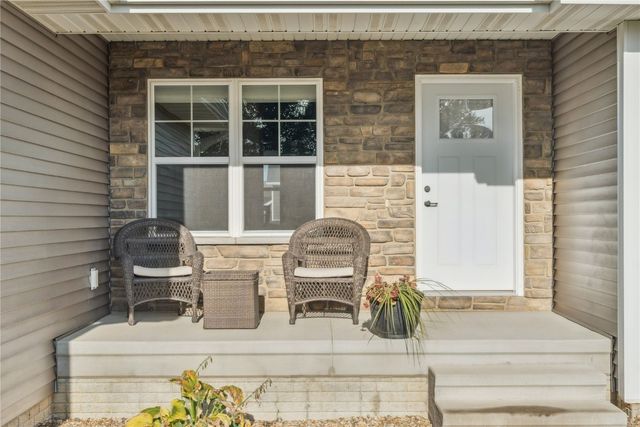 2095 Fieldcrest Ln, Ely, IA 52227