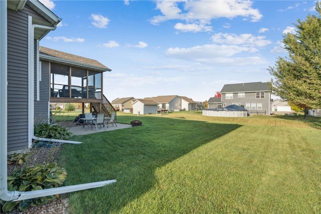 2095 Fieldcrest Ln, Ely, IA 52227