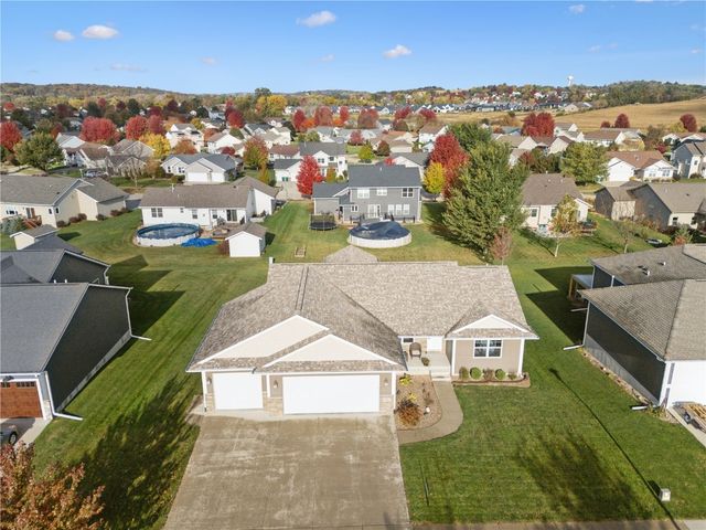 2095 Fieldcrest Ln, Ely, IA 52227