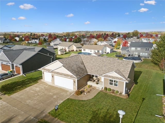 2095 Fieldcrest Ln, Ely, IA 52227