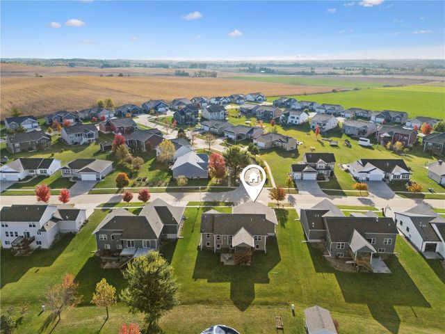 2095 Fieldcrest Ln, Ely, IA 52227