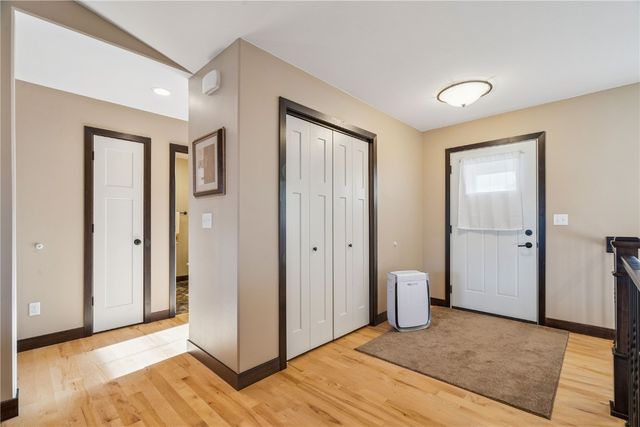 2095 Fieldcrest Ln, Ely, IA 52227