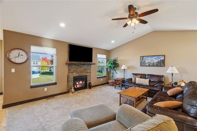 2095 Fieldcrest Ln, Ely, IA 52227