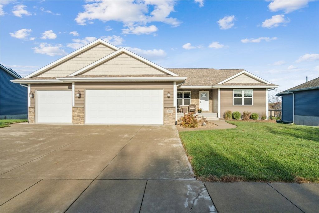 2095 Fieldcrest Ln, Ely, IA 52227