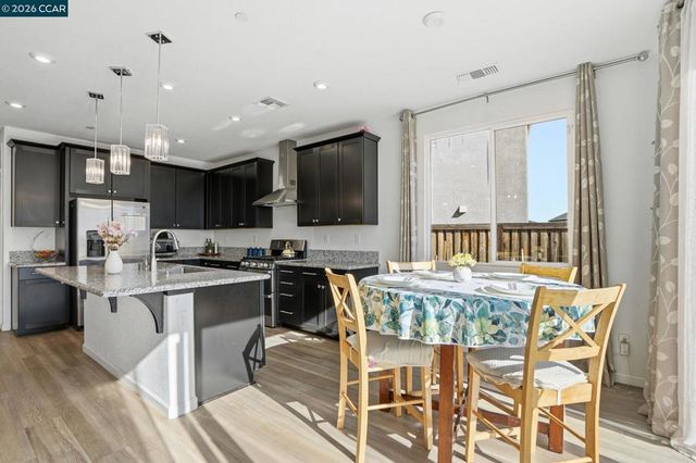 864 Bewick Dr, Lathrop, CA 95330