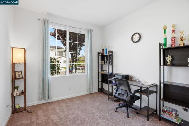 864 Bewick Dr, Lathrop, CA 95330