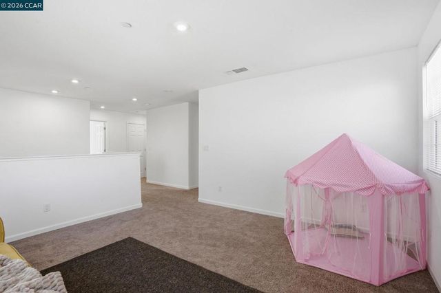 864 Bewick Dr, Lathrop, CA 95330