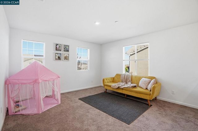 864 Bewick Dr, Lathrop, CA 95330